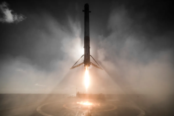 Xem thêm một lần hạ cánh ngoạn mục của tên lửa SpaceX với độ chính xác tuyệt đối